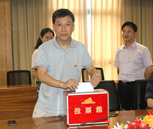 【匯聚青年力量 奮進(jìn)時代征程】創(chuàng)力集團(tuán)黨支部召開專題黨課暨預(yù)備黨員轉(zhuǎn)正黨員大會(圖5) 【匯聚青年力量 奮進(jìn)時代征程】創(chuàng)力集團(tuán)黨支部召開專題黨課暨預(yù)備黨員轉(zhuǎn)正黨員大會(圖5)