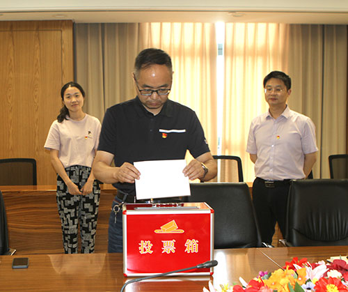 【匯聚青年力量 奮進(jìn)時代征程】創(chuàng)力集團(tuán)黨支部召開專題黨課暨預(yù)備黨員轉(zhuǎn)正黨員大會(圖6) 【匯聚青年力量 奮進(jìn)時代征程】創(chuàng)力集團(tuán)黨支部召開專題黨課暨預(yù)備黨員轉(zhuǎn)正黨員大會(圖6)