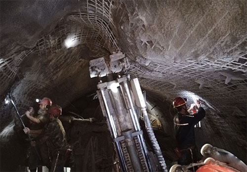 盾構(gòu)機1-.jpg 盾構(gòu)機1-.jpg