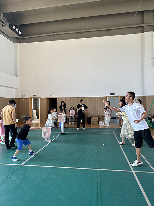 拋接樂.jpg 童心筑夢 回歸純真 | 創(chuàng)力集團開展“六一”親子活動(圖5)