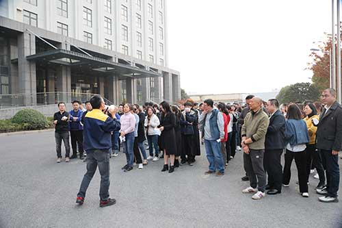 開展應(yīng)急演練? 強化應(yīng)急安全處置能力——上海創(chuàng)力集團開展消防演習活動(圖2) 開展應(yīng)急演練? 強化應(yīng)急安全處置能力——上海創(chuàng)力集團開展消防演習活動(圖2)