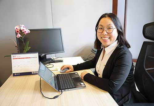 梁霞.jpg 梁霞.jpg