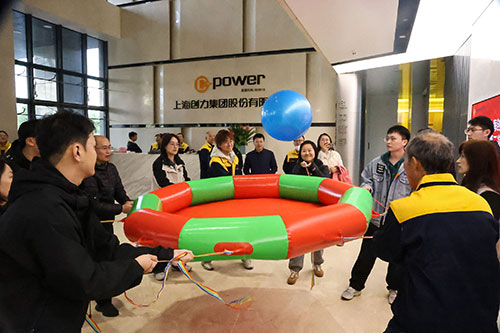 眾星捧月1.jpg 躍動創(chuàng)力 智勝未來 | 創(chuàng)力集團2025年主題運動會圓滿落幕(圖14)