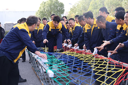 飛奪瀘定橋1.jpg 躍動創(chuàng)力 智勝未來 | 創(chuàng)力集團2025年主題運動會圓滿落幕(圖22)