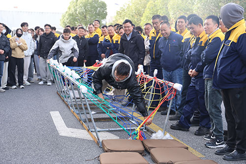 飛奪瀘定橋2.jpg 躍動創(chuàng)力 智勝未來 | 創(chuàng)力集團2025年主題運動會圓滿落幕(圖23)